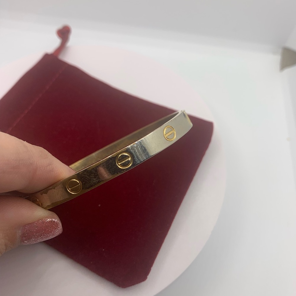 Elegant Gold Bangle Bracelet